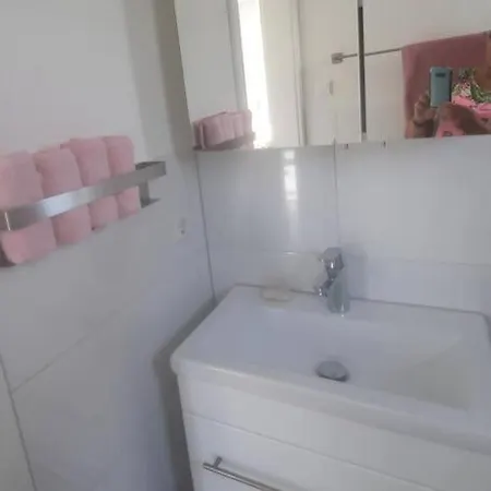 Neue Bodenseeferienwohnung Mit Terrasse Und Garten Apartmán Uhldingen-Mühlhofen